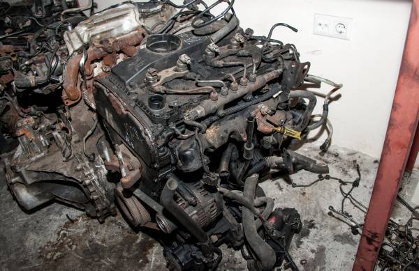 FORD CUSTOM 310 S 100 PS ÇIKMA PARÇA  ÖNDEN ÇEKİŞLİ MOTORUU